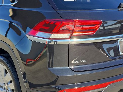 Used 2022 Volkswagen Atlas Cross Sport SE image 36