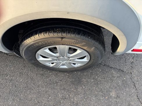 Used 2011 Ford Transit Connect XLT image 7