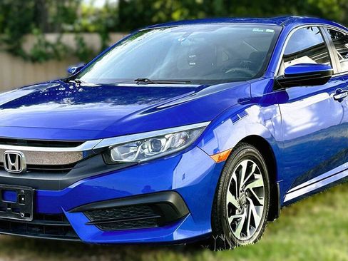 Used 2018 Honda Civic EX image 3