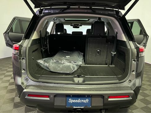 New 2026 Nissan Pathfinder Platinum image 18