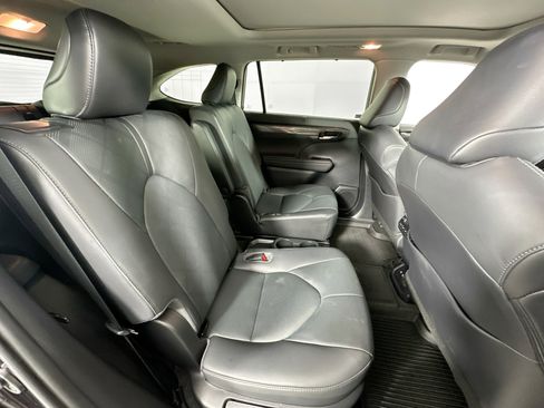 Used 2020 Toyota Highlander Platinum image 30