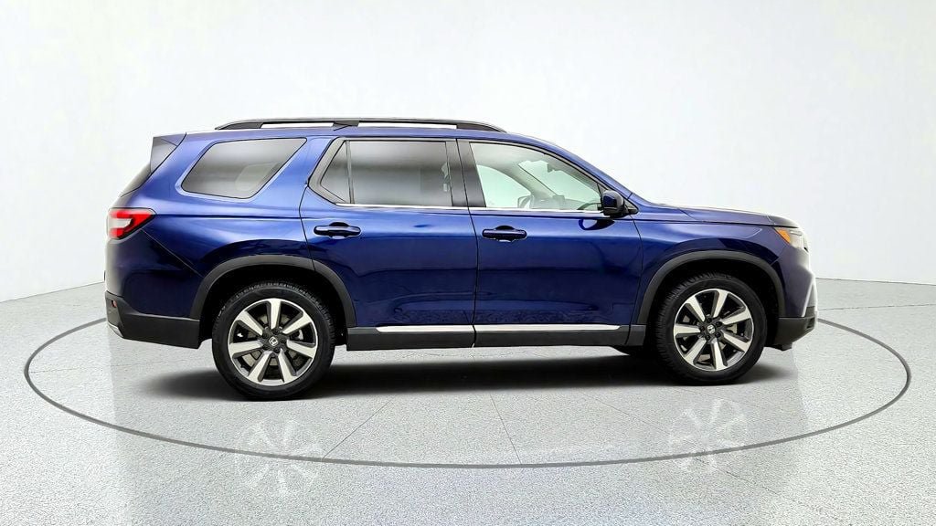 Used 2024 Honda Pilot Touring image 4