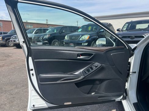 Used 2021 Toyota Avalon XLE image 10