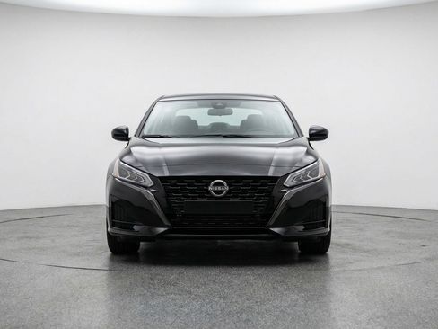 Used 2025 Nissan Altima 2.5 SV image 1