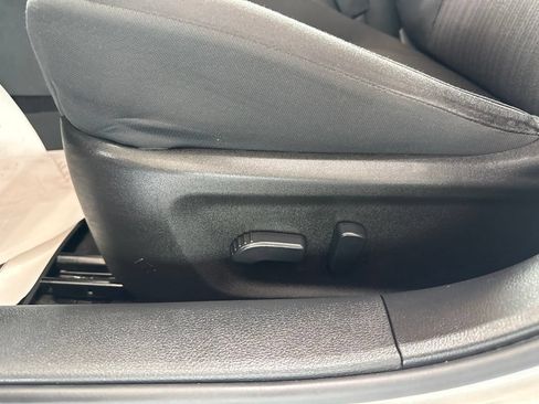 Used 2025 Nissan Altima 2.5 SV FWD image 13