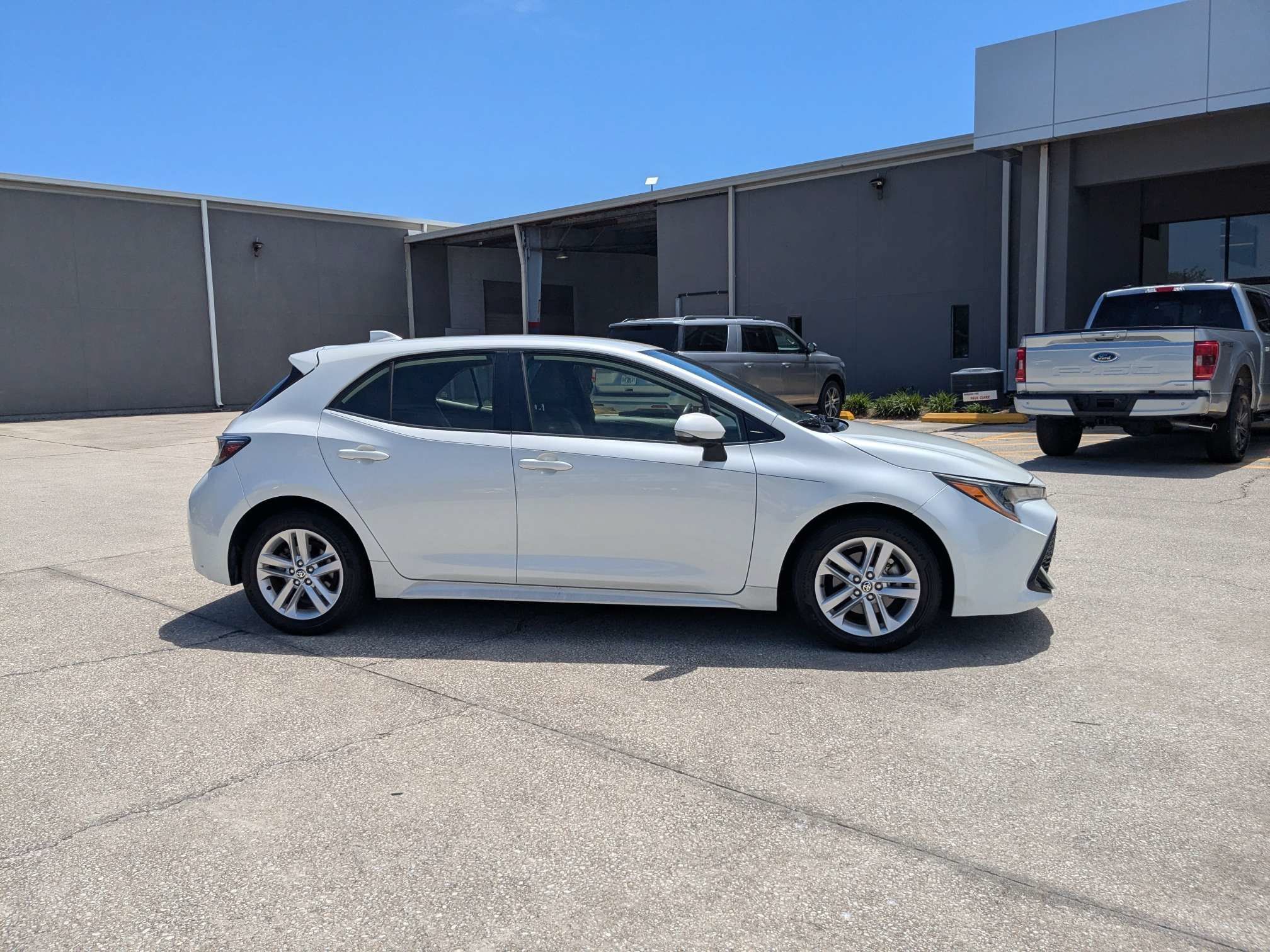 Used 2020 Toyota Corolla SE w/ SE Preferred Package FWD image 3