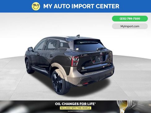 Used 2025 Nissan Kicks SR AWD/4WD image 3