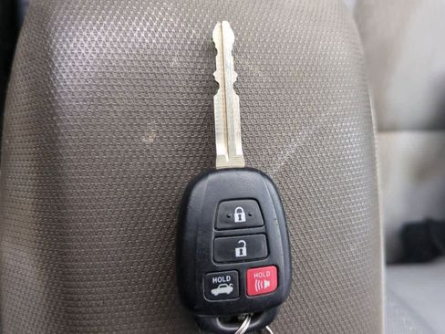 Used 2016 Toyota Corolla LE image 32