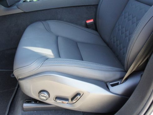 New 2025 Volvo XC90 T8 Plus w/ Protection Package Premier image 17