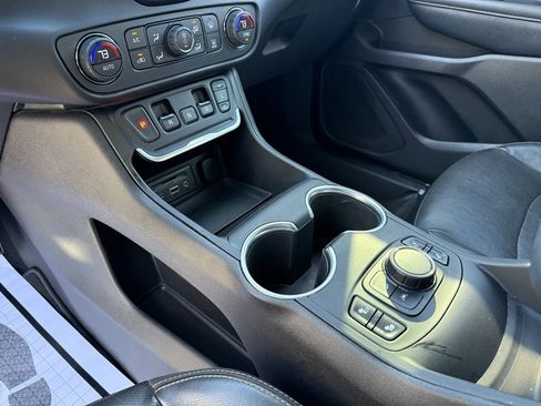 Used 2020 GMC Terrain SLT w/ Preferred Package image 13