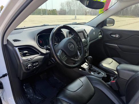 Used 2020 Jeep Cherokee Latitude Plus w/ Cold Weather Group FWD image 11
