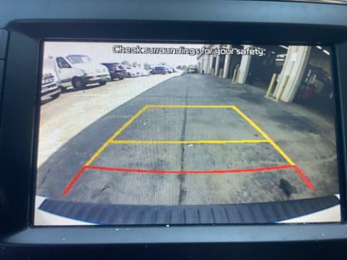 Used 2021 Kia Sedona LX FWD image 16