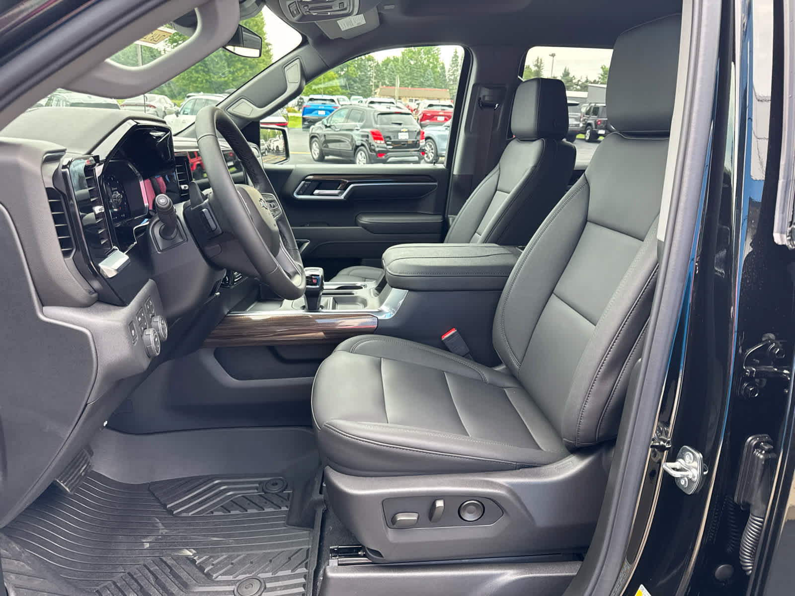 New 2026 Chevrolet Silverado 1500 RST w/ RST All Star Premium Package AWD/4WD image 15