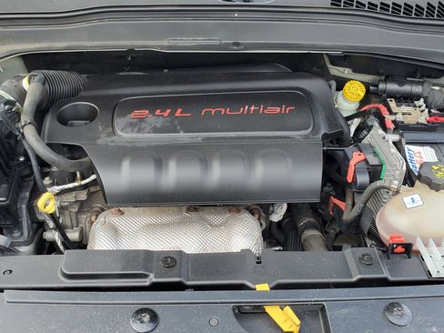 Used 2018 Jeep Renegade Latitude image 9