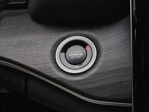 New 2025 Jeep Grand Cherokee Limited w/ Black Appearance Package image 22