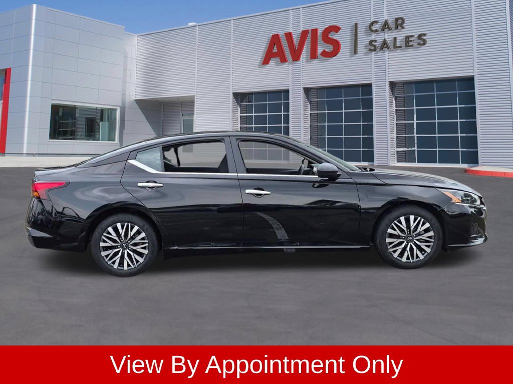 Used 2025 Nissan Altima 2.5 SV FWD image 5