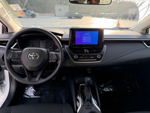 Used 2025 Toyota Corolla LE w/ LE Premium Package image 13