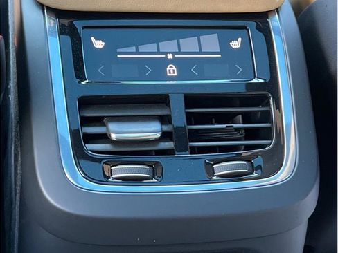 Used 2023 Volvo XC90 T8 Ultimate image 11