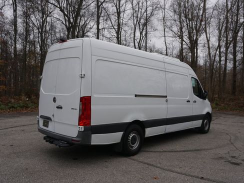 Used 2019 Freightliner Sprinter 170 image 5