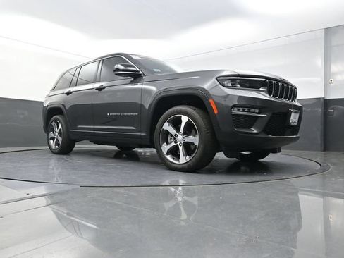 Used 2023 Jeep Grand Cherokee 4WD 4xe image 19