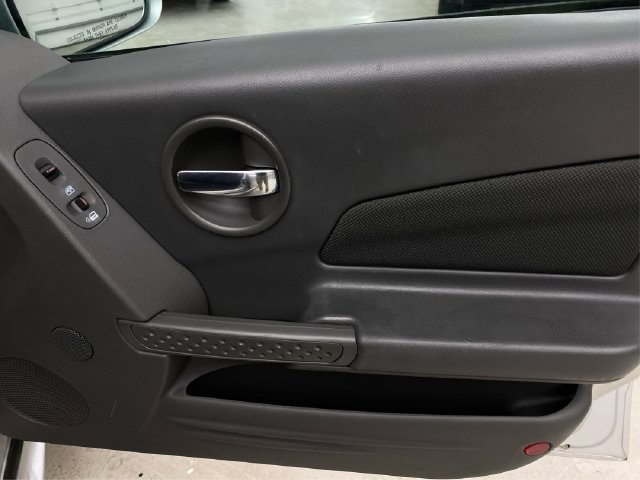 Used 2004 Pontiac Grand Prix GT2 w/ Leather Trim Pkg FWD image 25