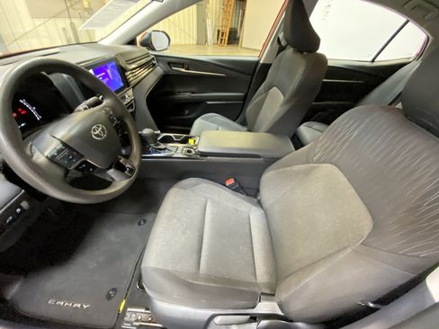 Used 2025 Toyota Camry LE image 23