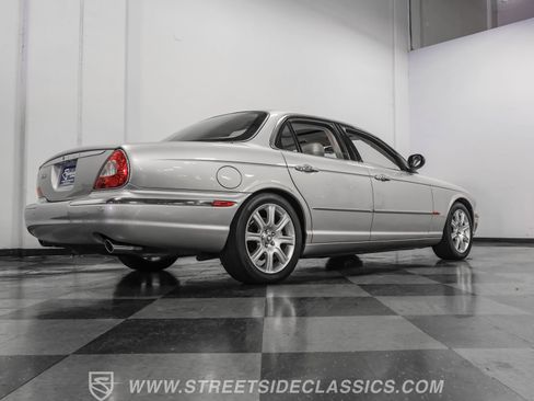Used 2004 Jaguar XJ8 image 28