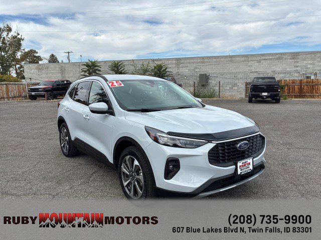 Used 2025 Ford Escape Platinum AWD/4WD image 1