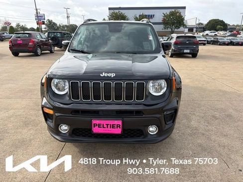 Used 2019 Jeep Renegade Latitude FWD image 2