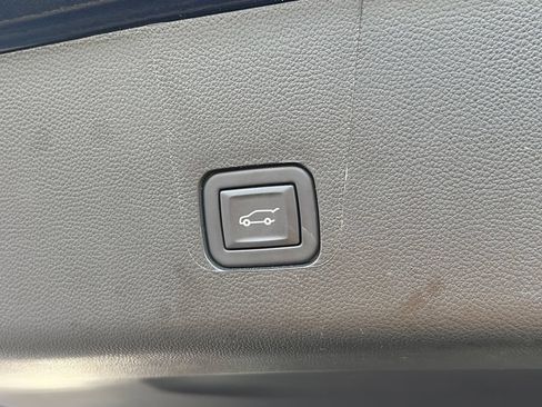 Used 2023 Chevrolet Traverse LT AWD/4WD image 8