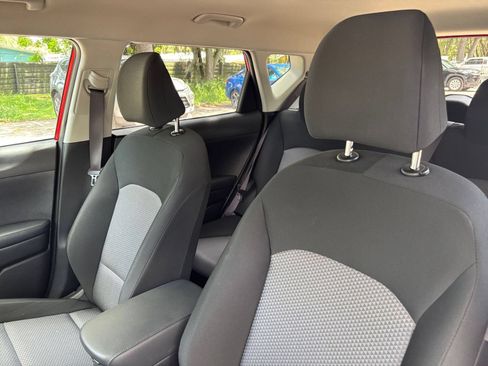 Used 2025 Kia Soul LX w/ LX Technology Package FWD image 33