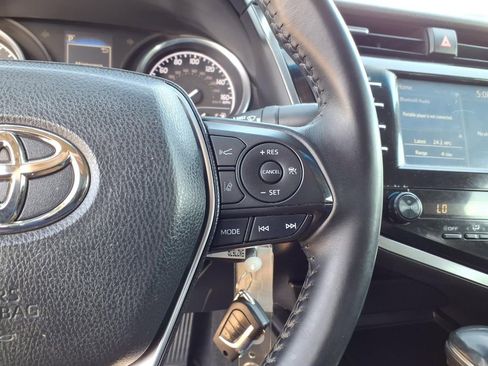 Used 2018 Toyota Camry SE FWD image 17