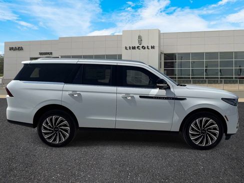 New 2026 Lincoln Navigator Black Label AWD/4WD image 2