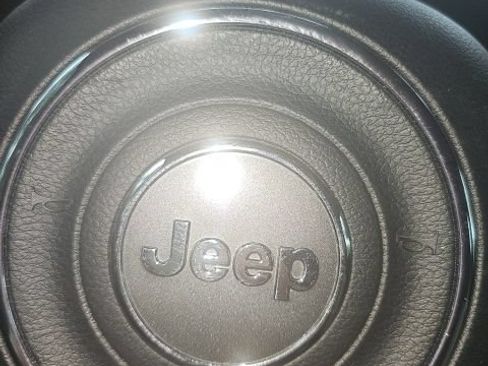 Used 2015 Jeep Renegade Latitude w/ Popular Equipment Group AWD/4WD image 26