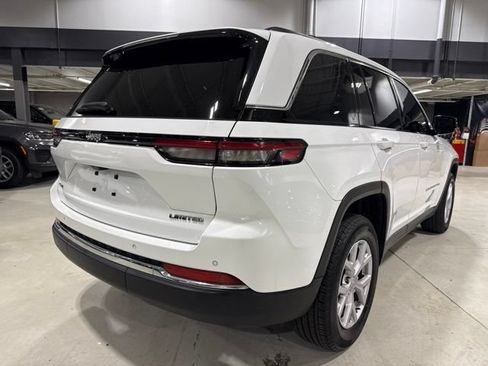 Certified 2022 Jeep Grand Cherokee Limited AWD/4WD image 17