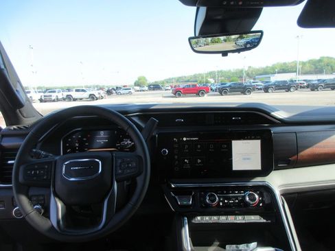 New 2026 GMC Sierra 3500 Denali Ultimate AWD/4WD image 17