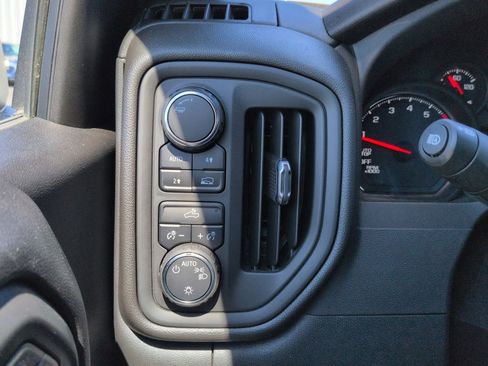 Used 2024 Chevrolet Silverado 1500 Custom image 18