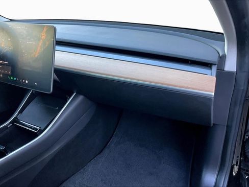 Used 2018 Tesla Model 3 Mid Range image 16