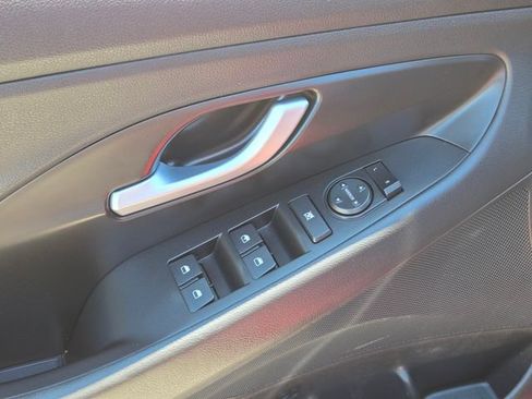 Used 2020 Hyundai Elantra GT FWD image 24