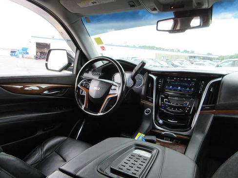 Used 2016 Cadillac Escalade ESV Luxury AWD/4WD image 27