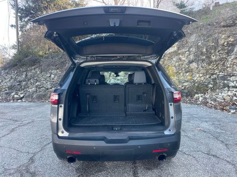 Used 2019 Chevrolet Traverse LT w/ LT Premium Package image 9