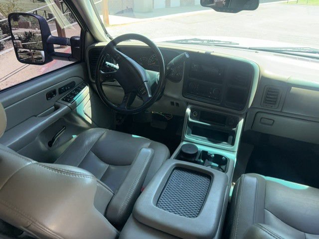 Used 2006 GMC Sierra 3500 SLT w/ Heavy-Duty Power Package AWD/4WD image 6