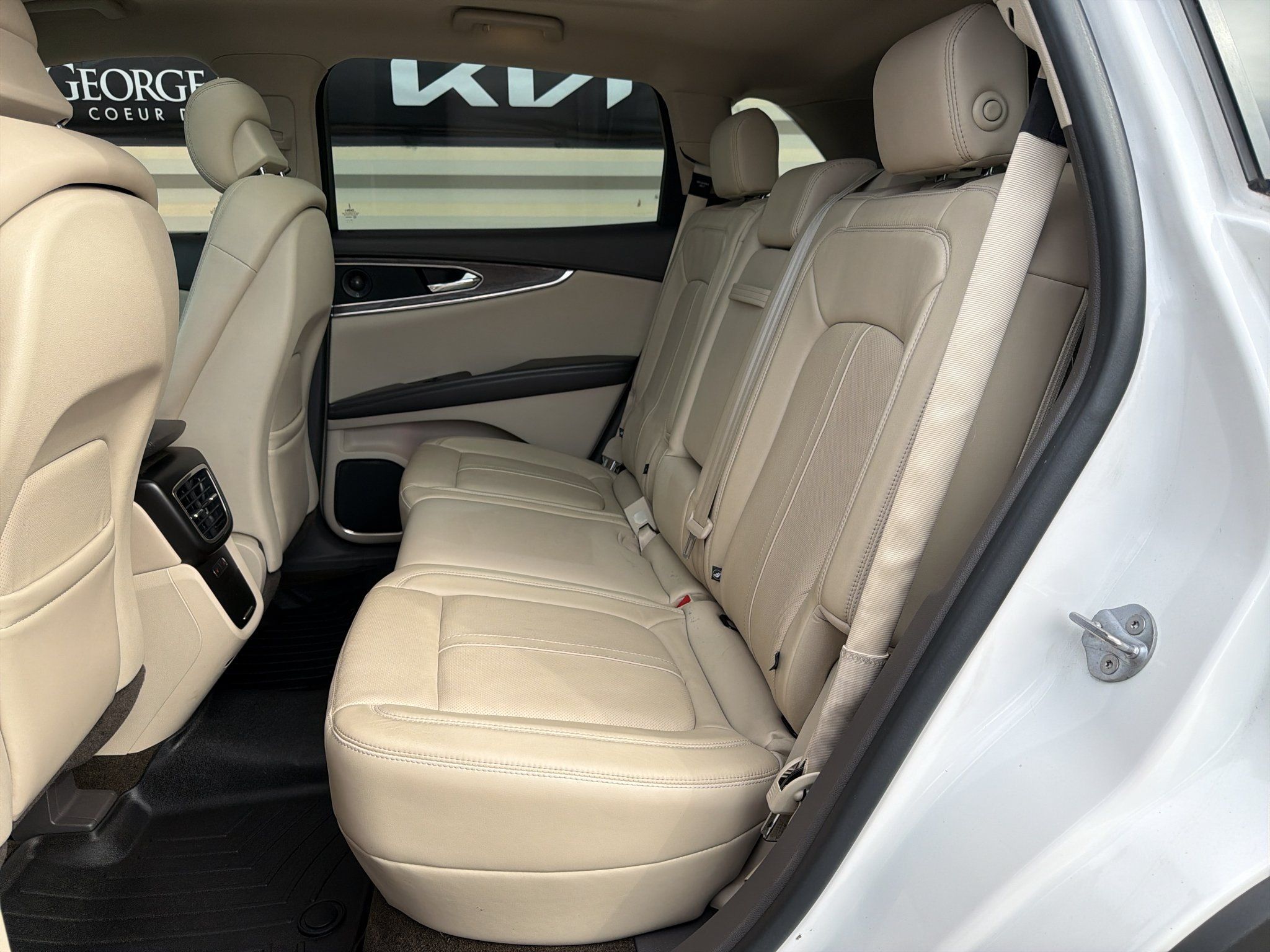 Used 2016 Lincoln MKX Reserve w/ Technology Package AWD/4WD image 12