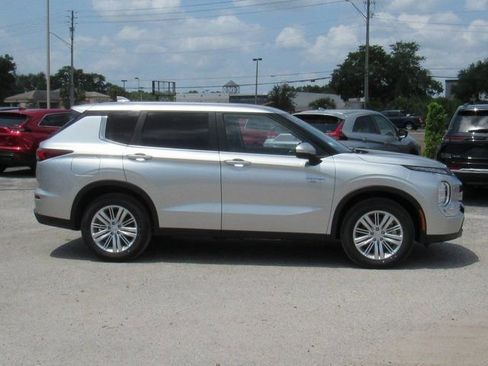 New 2025 Mitsubishi Outlander ES AWD/4WD image 2