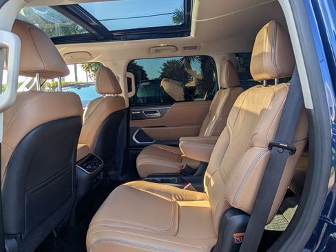 Used 2025 INFINITI QX80 Luxe RWD image 13