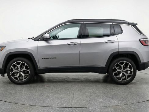 Used 2025 Jeep Compass Limited image 5
