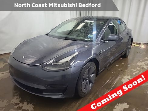 Used 2023 Tesla Model 3 Standard Range image 1