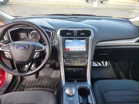 Used 2018 Ford Fusion SE image 14