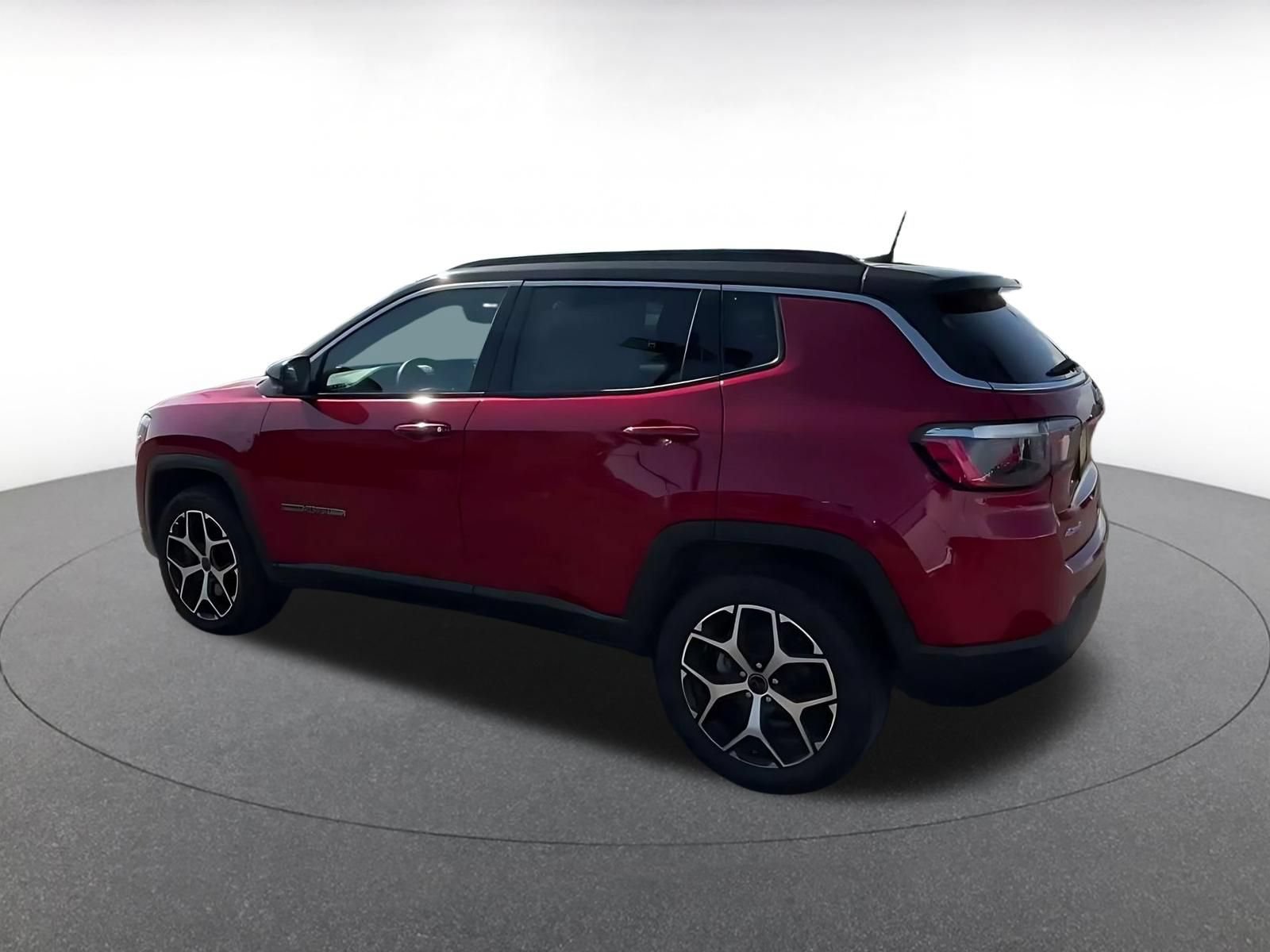 Used 2025 Jeep Compass Limited AWD/4WD image 9