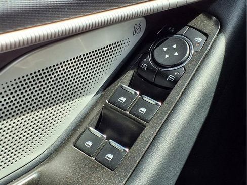 Used 2025 Ford Explorer ST AWD/4WD image 18